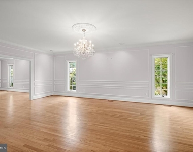 9809 Hall Road - Photo Thumbnail 5