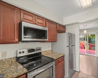 12405 Gooderham Way - Photo Thumbnail 10