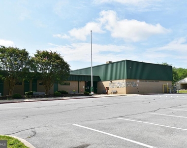 6017 Majors Lane - Photo Thumbnail 23