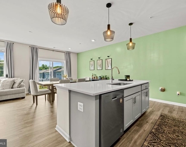 154 Hannock St - Photo Thumbnail 3