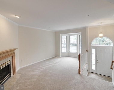 925 Jubal Way - Photo Thumbnail 6