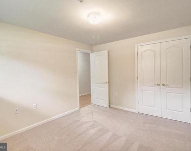 925 Jubal Way - Photo Thumbnail 23
