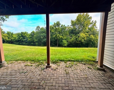 925 Jubal Way - Photo Thumbnail 25
