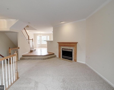 925 Jubal Way - Photo Thumbnail 7