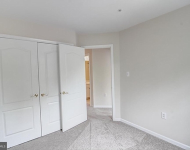 925 Jubal Way - Photo Thumbnail 15