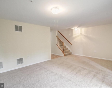 925 Jubal Way - Photo Thumbnail 21