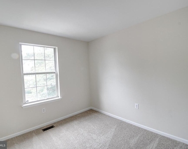 925 Jubal Way - Photo Thumbnail 16
