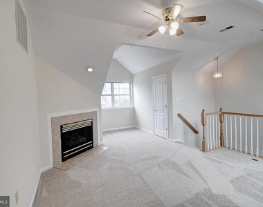 925 Jubal Way - Photo Thumbnail 10