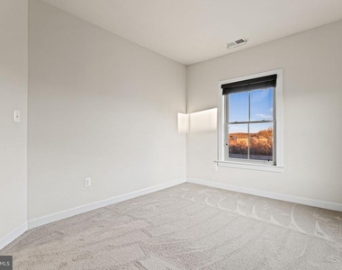 9152 Kenway Lane - Photo Thumbnail 36