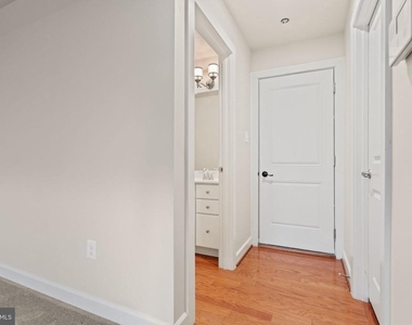 9152 Kenway Lane - Photo Thumbnail 5