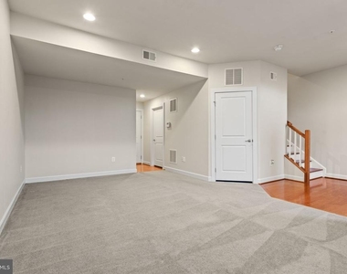 9152 Kenway Lane - Photo Thumbnail 7