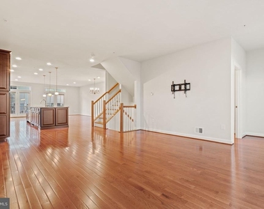 9152 Kenway Lane - Photo Thumbnail 10