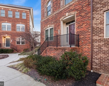 9152 Kenway Lane - Photo Thumbnail 1