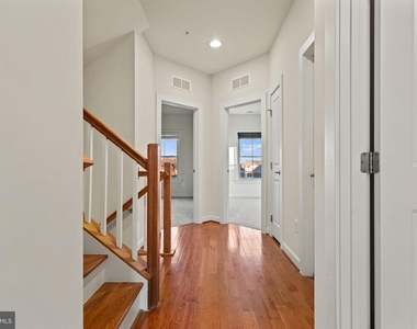 9152 Kenway Lane - Photo Thumbnail 24