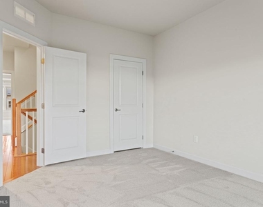 9152 Kenway Lane - Photo Thumbnail 31