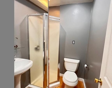 16 Evans Avenue - Photo Thumbnail 8