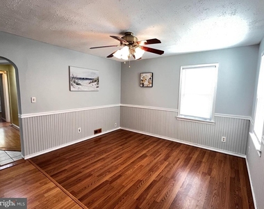 16 Evans Avenue - Photo Thumbnail 5