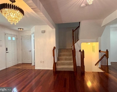 5310 Castlestone Drive - Photo Thumbnail 14