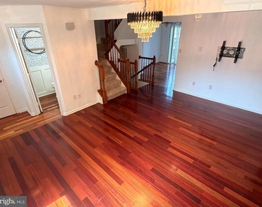 5310 Castlestone Drive - Photo Thumbnail 3