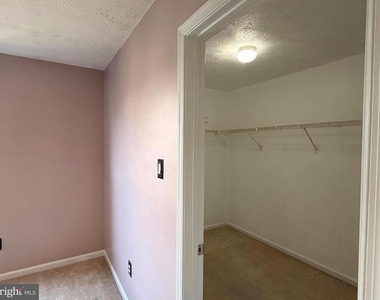 5310 Castlestone Drive - Photo Thumbnail 24