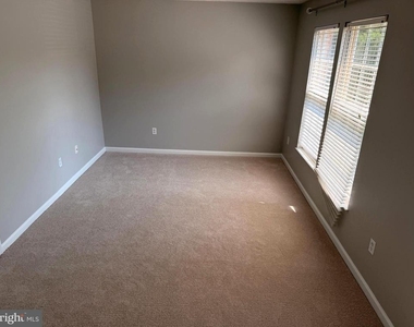 5310 Castlestone Drive - Photo Thumbnail 18