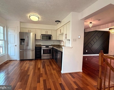 5310 Castlestone Drive - Photo Thumbnail 5