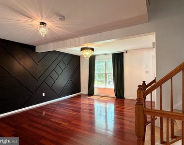 5310 Castlestone Drive - Photo Thumbnail 6