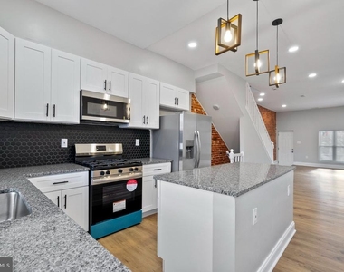 2640 E Oliver Street - Photo Thumbnail 3