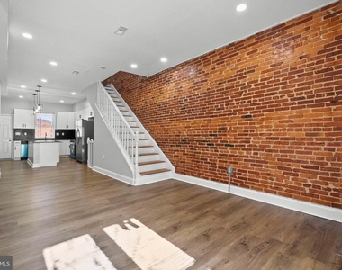 2640 E Oliver Street - Photo Thumbnail 2
