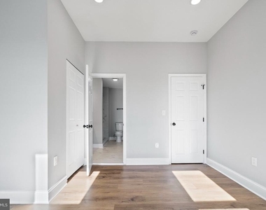 2640 E Oliver Street - Photo Thumbnail 10