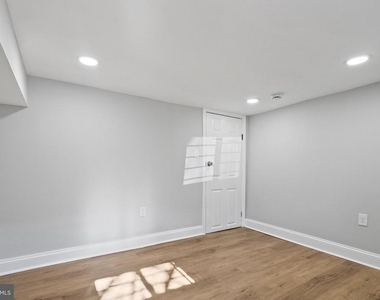2640 E Oliver Street - Photo Thumbnail 9