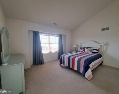 17245 Queen Anne Way - Photo Thumbnail 13