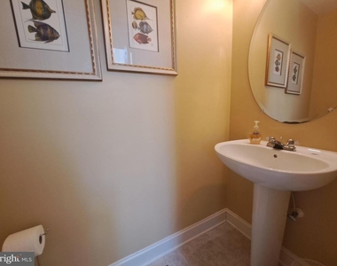 17245 Queen Anne Way - Photo Thumbnail 11