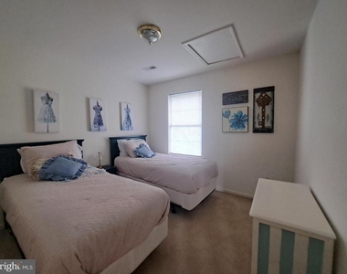 17245 Queen Anne Way - Photo Thumbnail 17