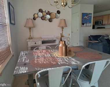 17245 Queen Anne Way - Photo Thumbnail 8