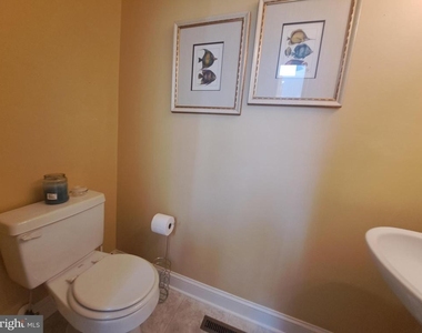 17245 Queen Anne Way - Photo Thumbnail 12