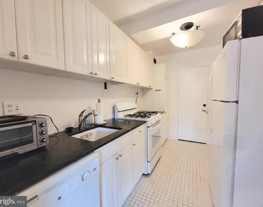 4201 Cathedral Avenue Nw - Photo Thumbnail 9