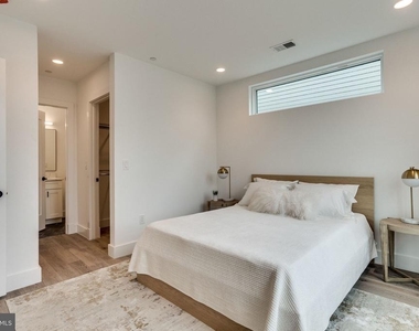 646 Newton Place Nw - Photo Thumbnail 12