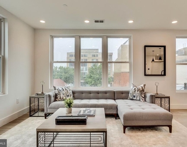 646 Newton Place Nw - Photo Thumbnail 2