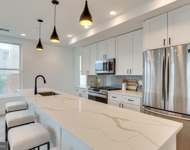 646 Newton Place Nw - Photo Thumbnail 6