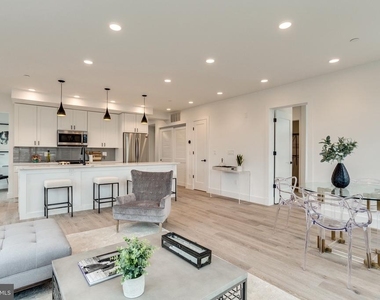 646 Newton Place Nw - Photo Thumbnail 4
