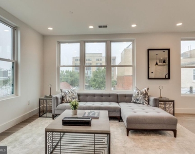 646 Newton Place Nw - Photo Thumbnail 2