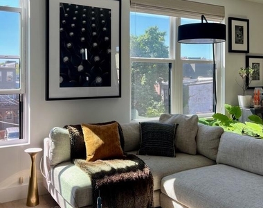 646 Newton Place Nw - Photo Thumbnail 3
