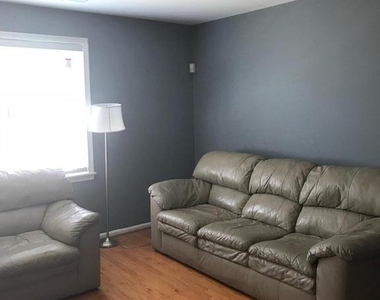2107 Fort Davis Street Se - Photo Thumbnail 4