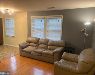 2107 Fort Davis Street Se - Photo Thumbnail 3