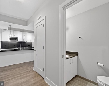 88 V Street Sw - Photo Thumbnail 4
