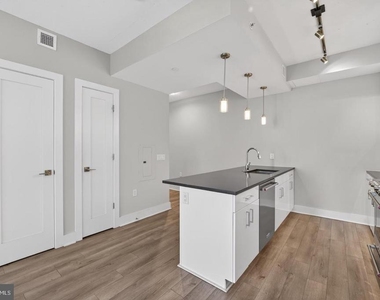88 V Street Sw - Photo Thumbnail 10