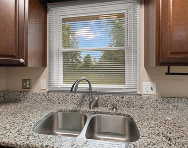 6604 Vaughn Road - Photo Thumbnail 10