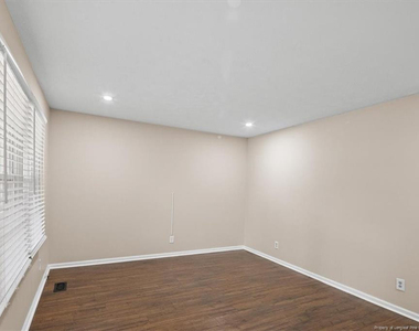 6604 Vaughn Road - Photo Thumbnail 4