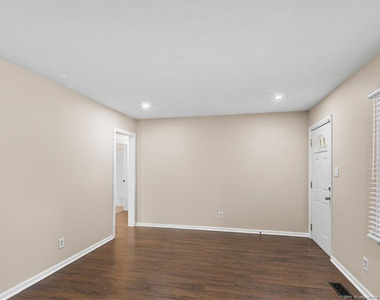 6604 Vaughn Road - Photo Thumbnail 3
